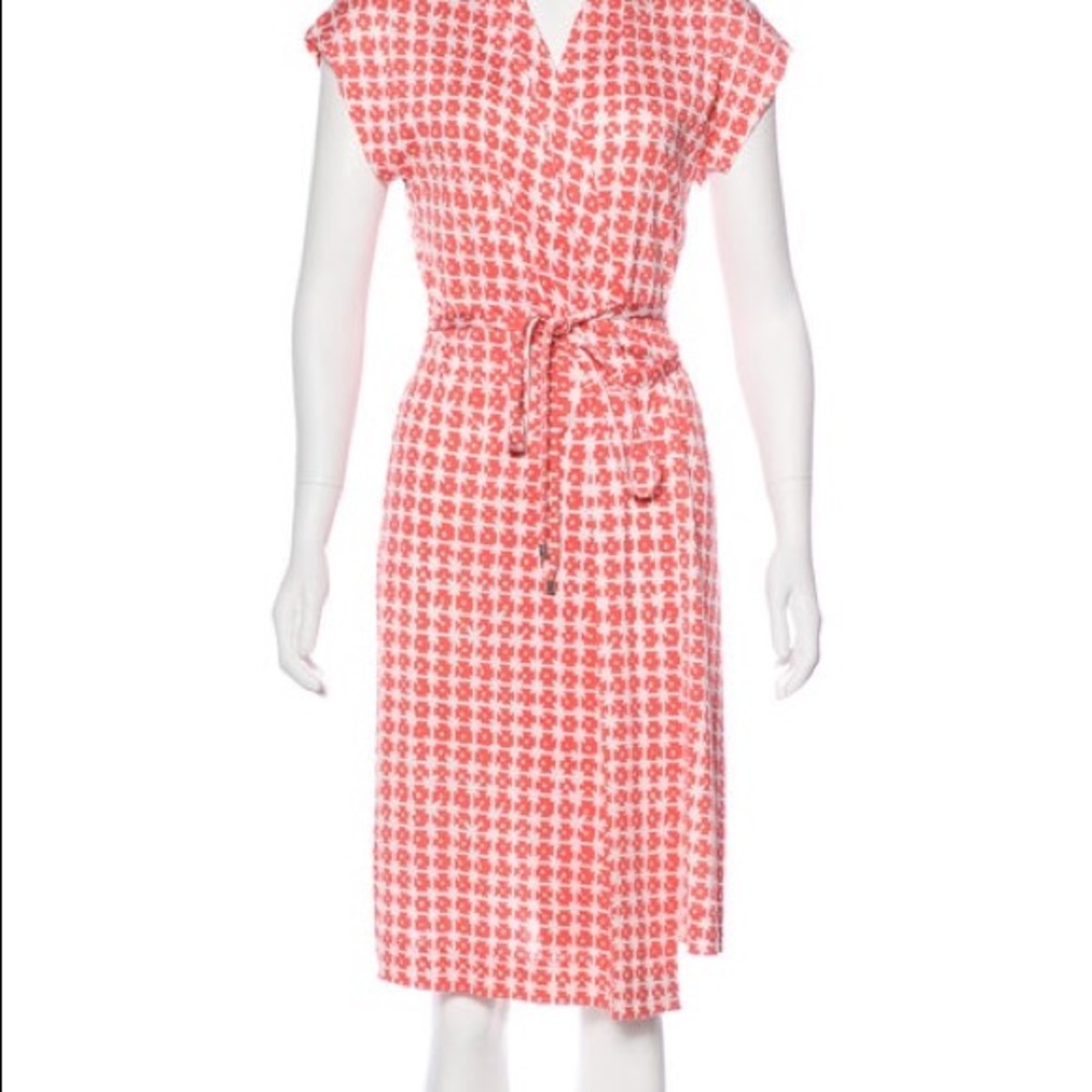 Beautiful DVF silk Mindy wrap dress